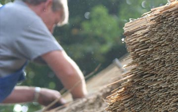 professional Wellington Hill thatchers